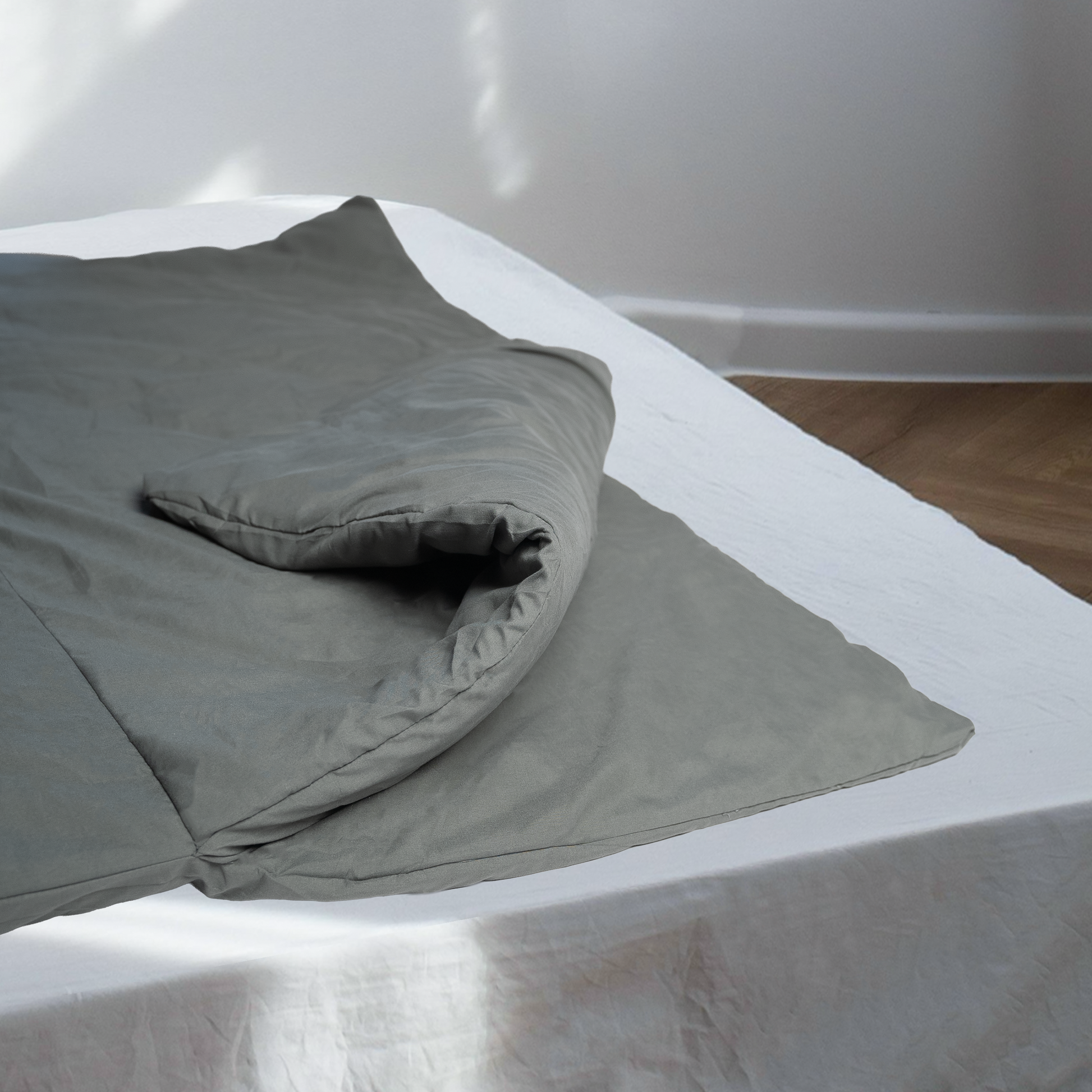 Seitentraum Seitenschläferdecke in Grau mit integriertem Flügel – Detailansicht der Decke in Seitenlage